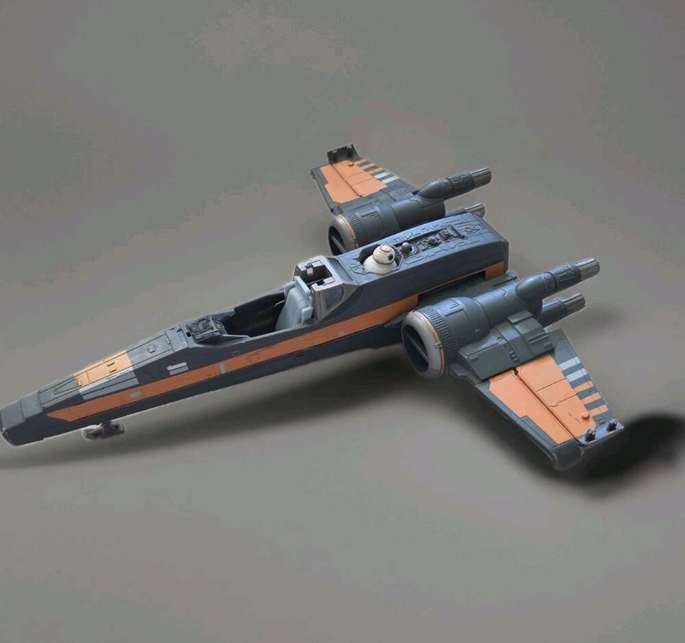 Star Wars Hasbro 2015 Poe Dameron T-70 X-Wing Fighter Vehicle Force Awakens